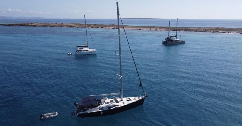 Valencia: Private Boat Trip with Paddle Boarding and Drinks - Key Points