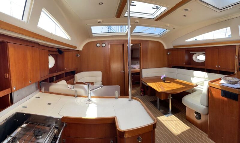 Valencia: Private Boat Trip with Paddle Boarding and Drinks - Drinks and Music for a Relaxed Atmosphere