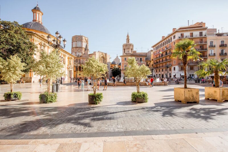 Valencia: Private Brunch Tour with Basic Spanish Learning - Coffee and Snack Stop at a Local Café