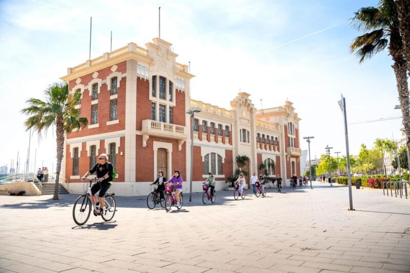 Valencia: Private City Tour on Bike with Drink Stop - Discovering the Old Fishermen’s Market
