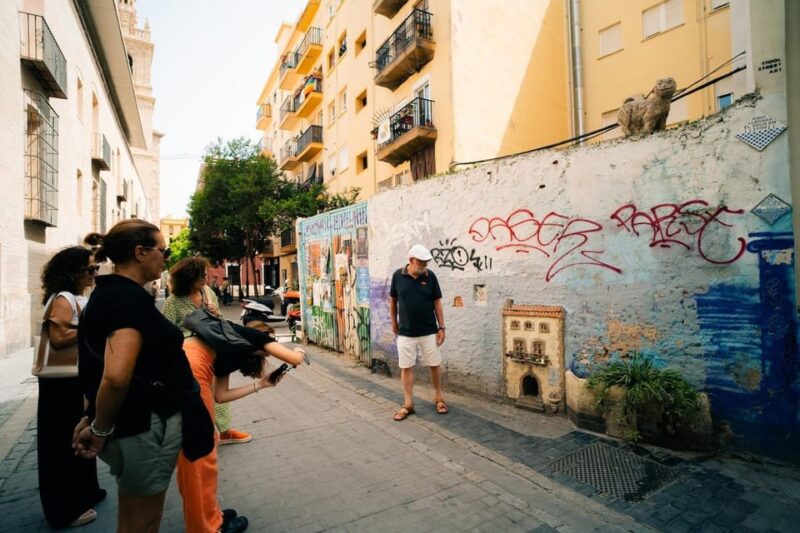 Valencia: Private Family Tour with Churros, Parks & Museum - Tasting Valencian Churros and Horchata at Santa Catalina
