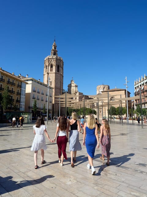 Valencia: Private photo shooting with pro photographer - Access to a Private Online Gallery and Bonus Content