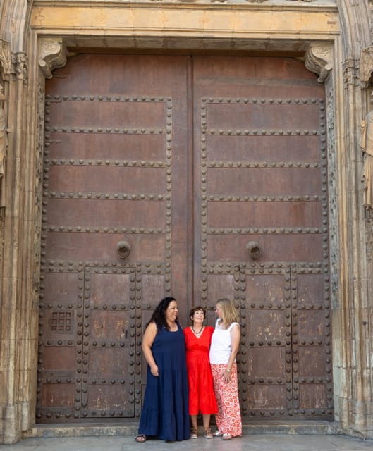 Valencia: Private photo tour at the Ciutat Vella - Key Points