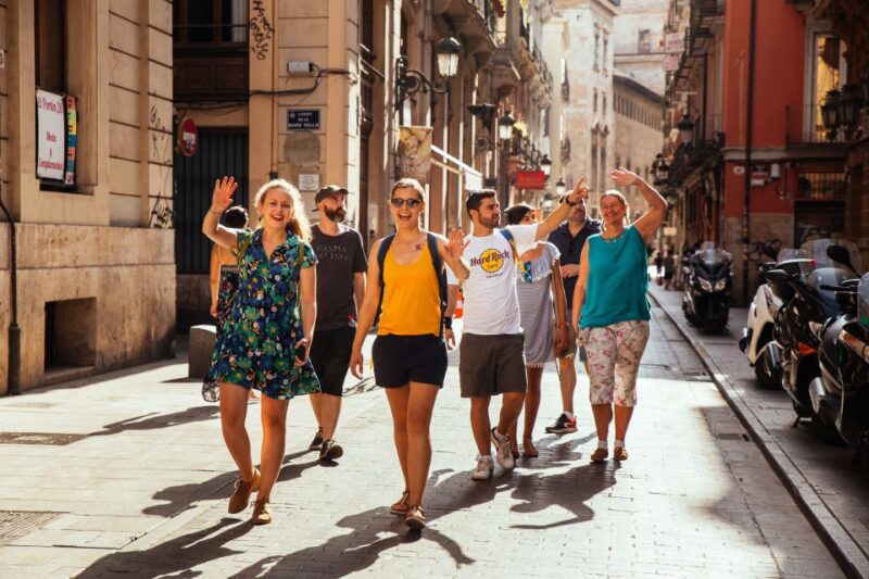 Valencia: Private Tour w/ Locals  Highlights & Hidden Gems - The Guide’s Expertise and Storytelling Style