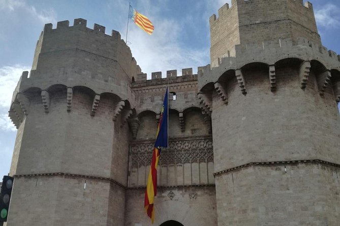 Valencia Private Walking Tour with Official Valencian Guide - Discovering the Palau de la Generalitat and Its Neighborhood