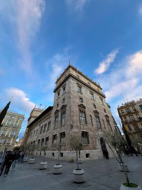 Valencia: Roman Heritage tour with Tapas & Beer! - Discovering Valencia’s Roman Heritage at Plaça de lAlmoina