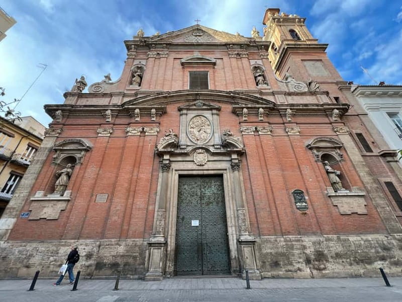 Valencia: Roman Heritage tour with Tapas & Beer! - Final Stop at Pl. de Manises in Valencia’s Old Town