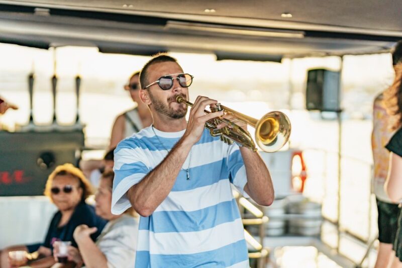 Valencia: Sunset or Daytime Catamaran Cruise with Drink - Included Drinks and Music on Board