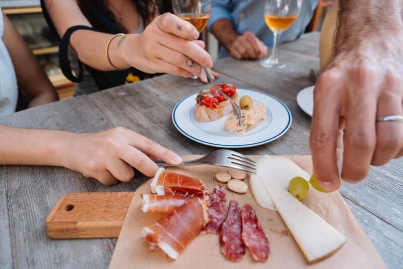 Valencia: Tapas and Drinks Evening Tour - The Role of the Guide and Their Local Knowledge