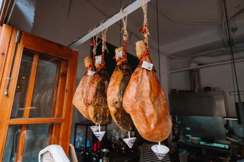 Valencia: Tapas and Drinks Evening Tour - The Atmosphere and Group Experience