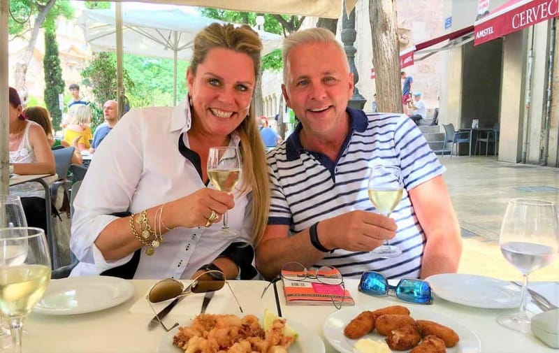 Valencia: Tapas and Sightseeing guided tour - Walking Through Valencia’s Historic Streets