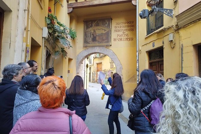 Valencia Tapas Tour: Market, History & Local Bites - Expert Guidance and Storytelling Style
