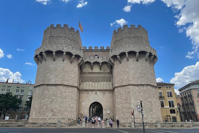 Valencia: Top 25 Highlights Guided Bike Tour - Relaxing in Valencia’s Green Spaces