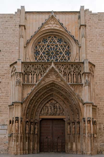 Valencia Tour "Between Vice and Virtue" - Key Points