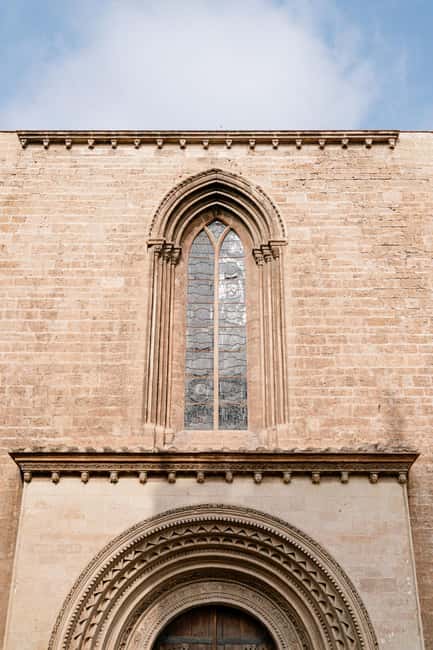 Valencia Tour "Between Vice and Virtue" - The Water Tribunal at Plaza de la Virgen: A Historic Court