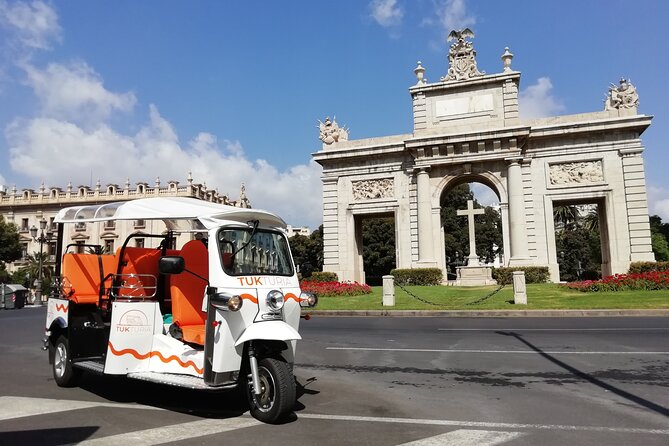Valencia: Tuk Tuk Historical Tour - Accessibility and Group Experience