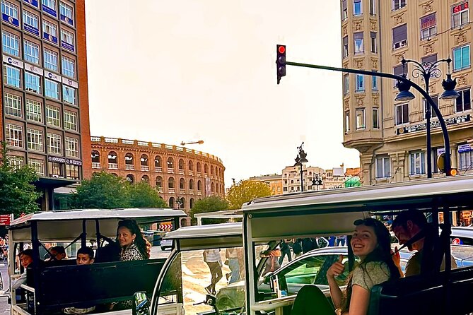 Valencia: Tuk tuk tour - Exploring the Iconic Serrano Towers