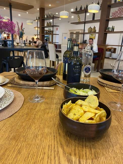 VALLADOLID: TOUR with a sommelier. Tasting of 3 wines + TAPAS. - Key Points