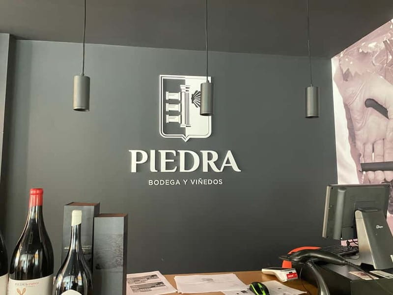 VALLADOLID: TOUR with a sommelier. Tasting of 3 wines + TAPAS. - Inside the Wineries: Tasting in Private Cellars and Barrels