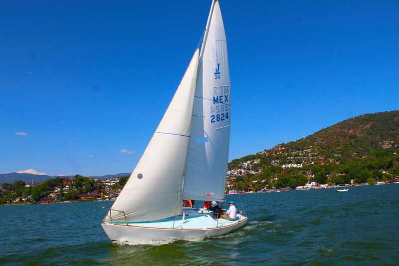 Valle de Bravo: Sailboat Tour Over the Lake. - Accessibility and Physical Considerations