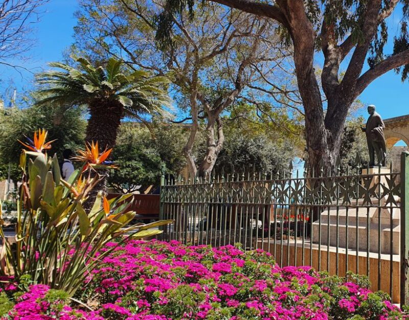 Valletta: City Walking Tour in a Small Group - Final Stop at the Upper Barrakka Gardens