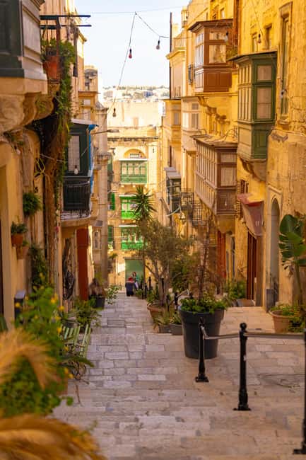 Valletta: Private Guided Walking Tour - Multiple Language Options for a Clear Explanation