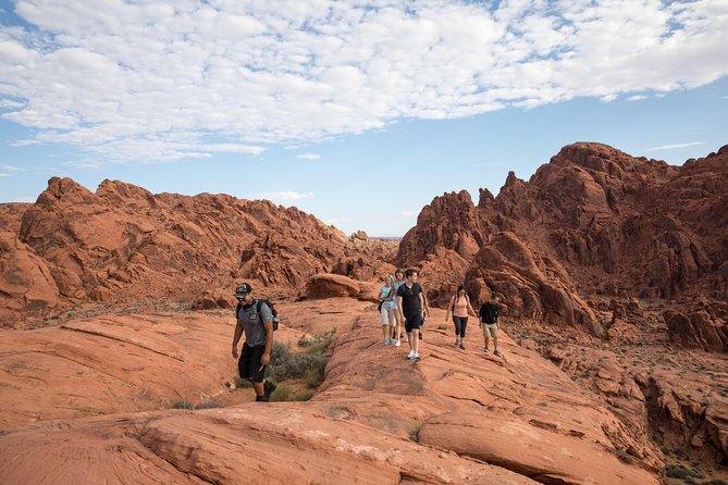 Valley of Fire Guided Hike from Las Vegas - The Role of Expert Guides in Enhancing the Experience