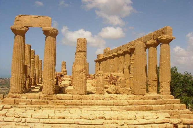 Valley of the Temples and Villa Romana del Casale Day Trip from Taormina - The Guide’s Role and Multilingual Approach