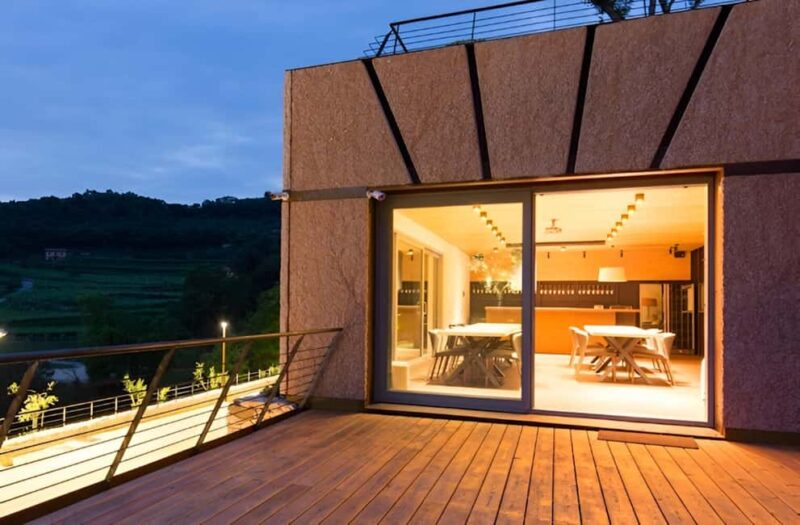 Valpolicella: Winery Tour with Picnic and Wine Tasting - Tasting and Learning with a Skilled Sommelier