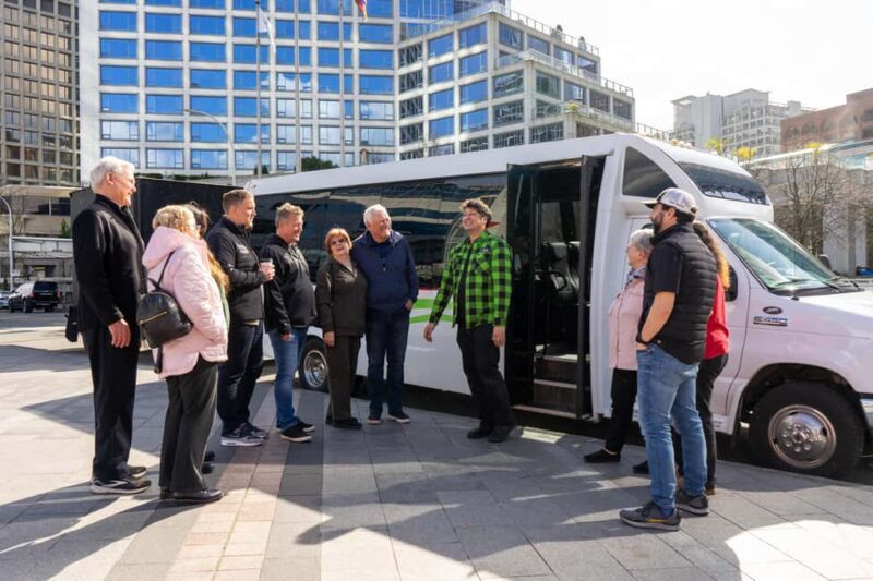 Vancouver: City Highlights & Vancouver Lookout Tour - Discover Vancouver’s Iconic Spots: Stanley Park and Its Totem Poles