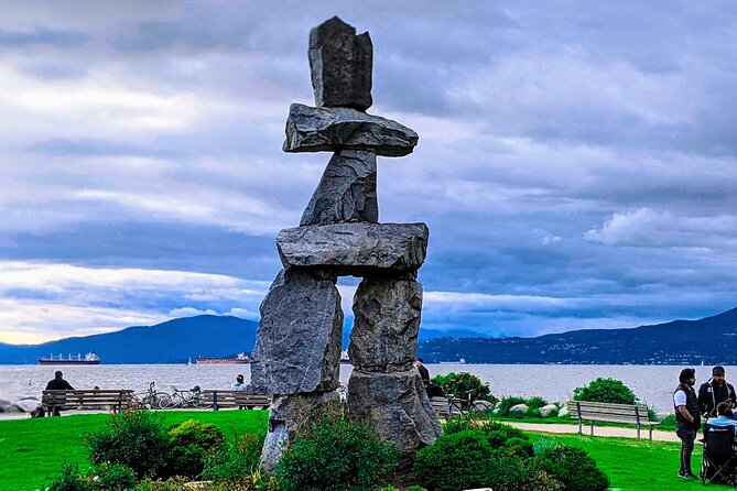 Vancouver city Tour with all attractions - Visiting the Vancouver Aquarium: Ocean Life Up Close