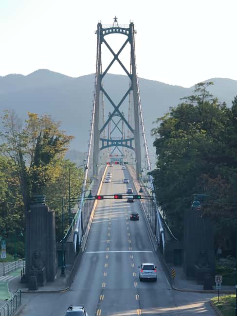 Vancouver: City Tour with Capilano Bridge and Stanley Park - Visiting Stanley Park and Its Famous Totem Poles