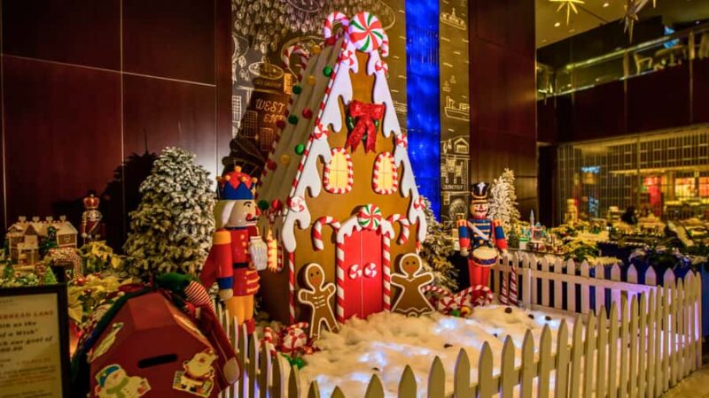 Vancouver: Holiday History and Hot Chocolate Tour - Key Points