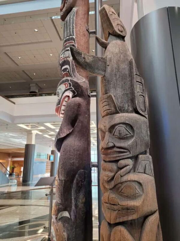 Vancouver: Private Downtown Walking Tour with Photos - Starting at Robson Square and Lynn Canyon Cafe