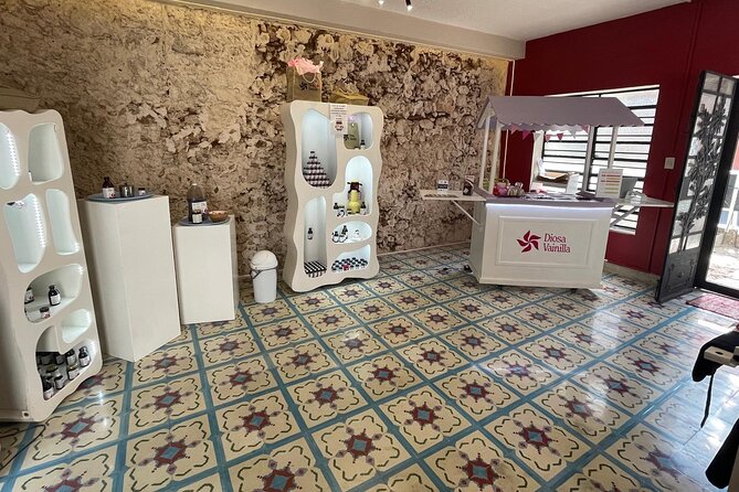 Vanilla Experience Flavor History Gallery and Garden - The Complimentary Vanilla Gift