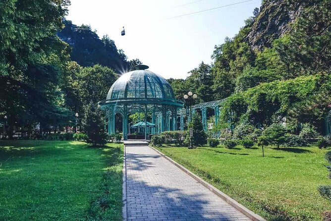 Vardzia, Rabati, and Borjomi Ancient Georgia Group Tour - Exploring the Vardzia Cave City
