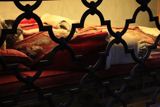 Vatican Combo Tour with Sistine Chapel & Dome Climb - The Guides and Group Dynamics