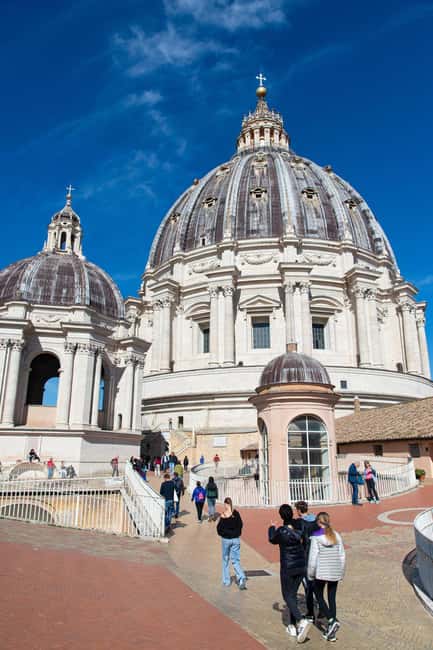 Vatican:St. Peters Basilica,Underground and Dome Climb tour - The Guides and Multilingual Support
