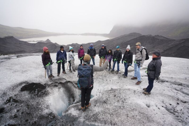 Vatnajökull: Short Glacier Encounter Walk with 4x4 Transfer - Safety and Equipment on the Glacier Walk