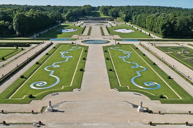 Vaux-le-Vicomte Castle Day Trip with Chateaubus Shuttle - The Flexibility of a Self-Guided Tour