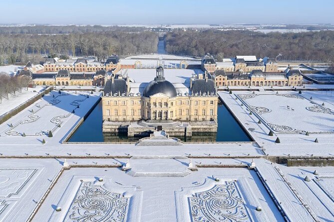 Vaux-le-Vicomte Castle Private Guided Half-Day Tour from Paris - Exploring the Château de Vaux-le-Vicomtes Architectural Marvels
