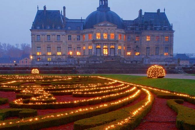 Vaux-le-Vicomte Castle Private Guided Half-Day Tour from Paris - The Experience of Visiting Vaux-le-Vicomte During Christmas