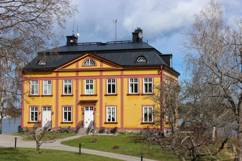 Vaxholm & Stockholm Archipelago: Guided Excursion, Day Trip - Visiting Vaxholm Fortress: A Piece of Military History