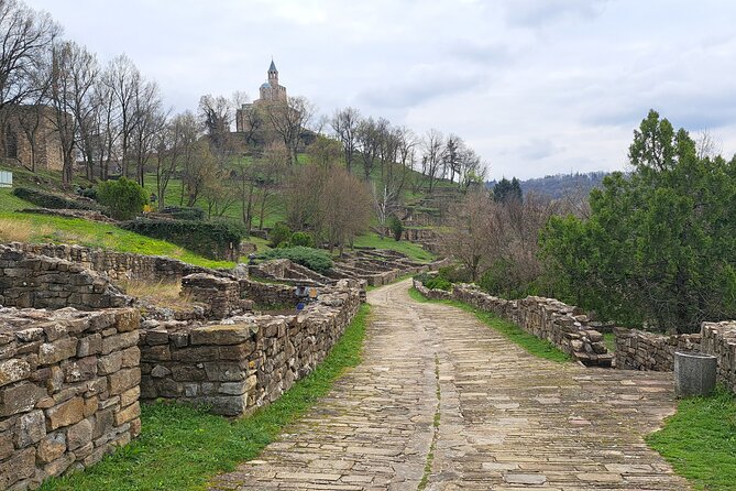 Veliko Tarnovo and Arbanasi day tour from Sofia with pickup - Lunch and Free Time in Veliko Tarnovo