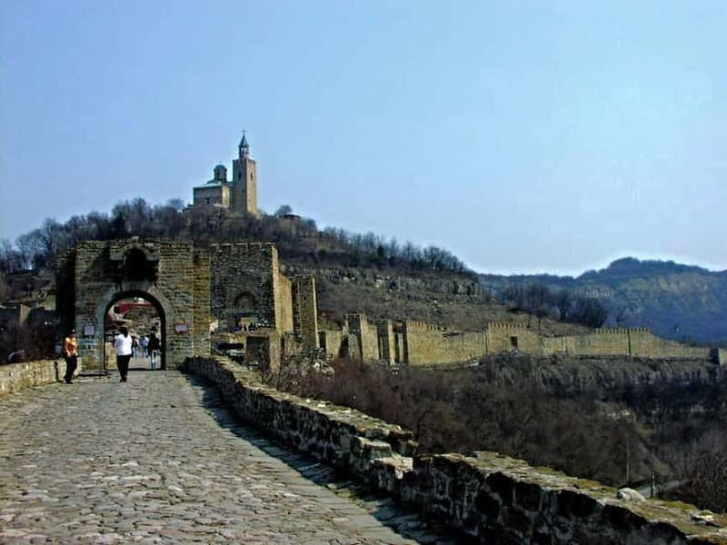 Veliko Tarnovo & Arbanasi Full day tour - Explore Bulgaria’s Medieval Capital and the Charming Village of Arbanasi