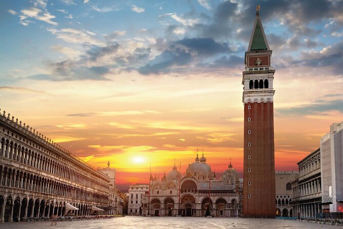 Venezia Walking Tour with Audio and Written Guide by a Local - Key Points