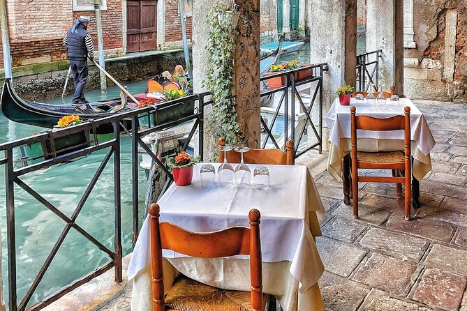 Venezia Walking Tour with Audio and Written Guide by a Local - Limitations and Considerations