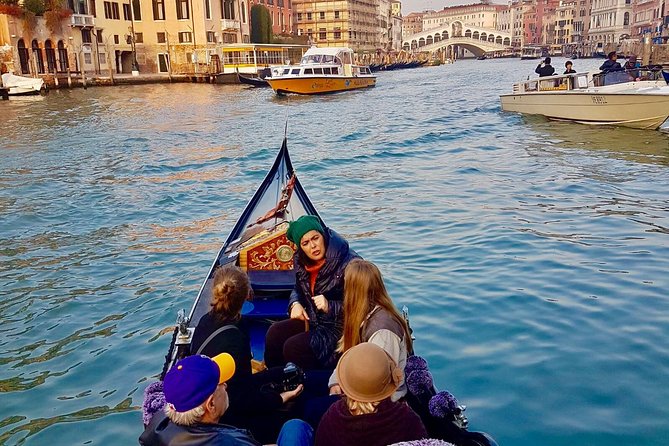 Venice: 30 min private Gondola Ride with Guide - Meeting Point Near St. Mark’s Square