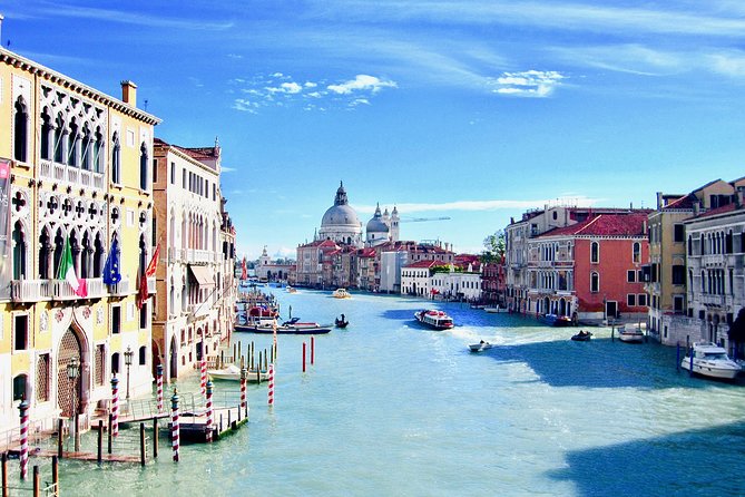 Venice: 30 min private Gondola Ride with Guide - The Guide’s Role and Storytelling Style