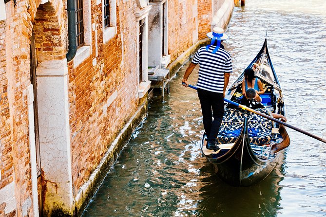 Venice: 30 min private Gondola Ride with Guide - Price and Value: Is It Worth It?